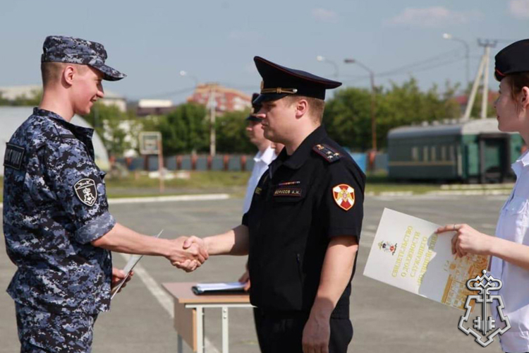 Сотрудники вневедомственной охраны Уральского округа Росгвардии завершили курс профессиональной подготовки в Тюмени