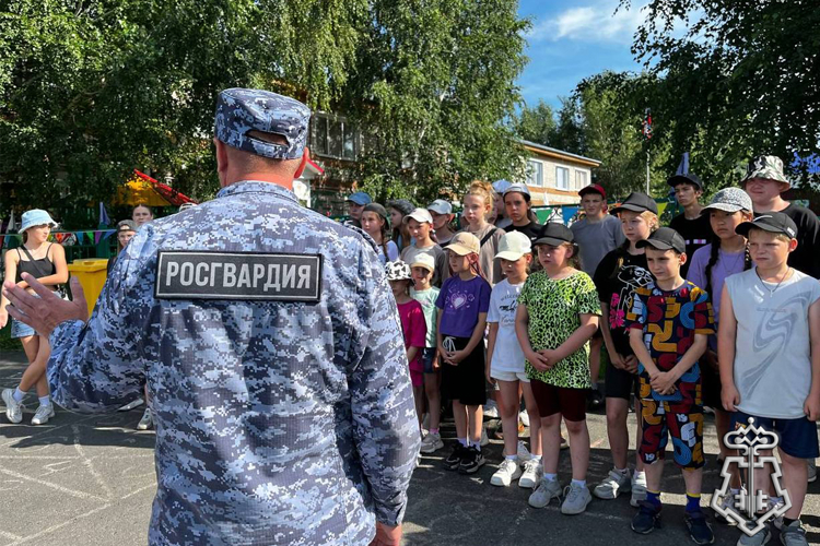 Сотрудники вневедомственной охраны Росгвардии проводят патриотические мероприятия для школьников Тюменской области