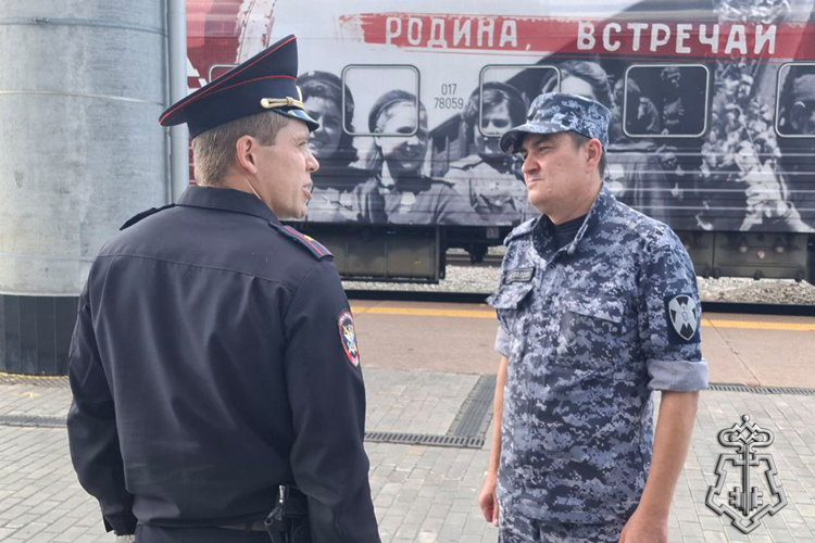 Сотрудники вневедомственной охраны Росгвардии приняли участие в  обеспечении безопасности прибытия «Поезда Победы» в Тюмень