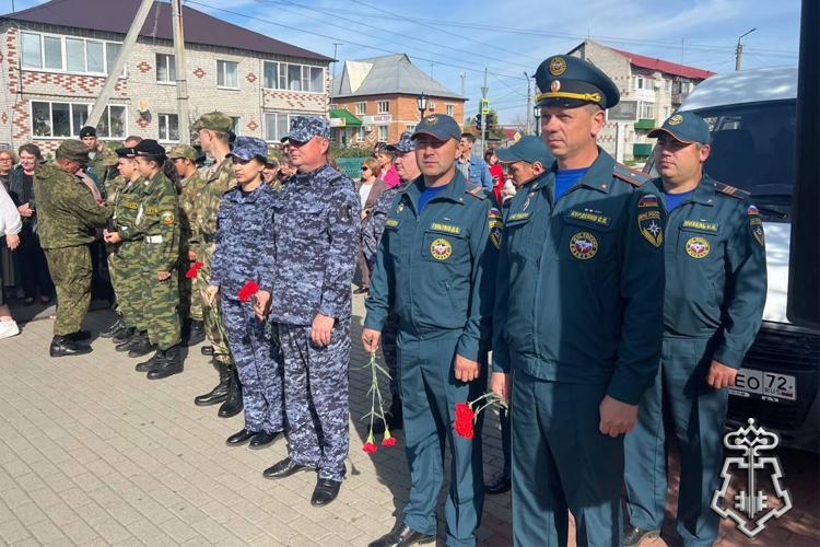 Росгвардейцы в Тюменской области почтили память героев Второй мировой войны и жертв терактов