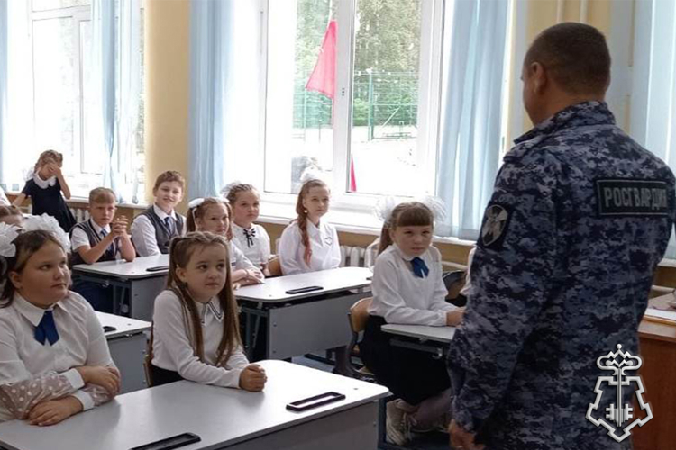 Сотрудники вневедомственной охраны в Тюменской области проводят профилактические мероприятия с детьми