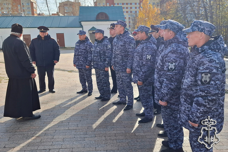 В Тюмени сотрудники вневедомственной охраны встретились с настоятелем Храма во имя преподобного Серафима Саровского
