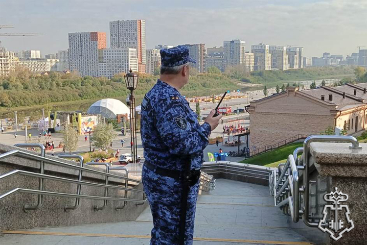 Росгвардейцы в Тюмени обеспечили безопасность Всероссийского мероприятия «Кросс нации» и приняли участие в забегах