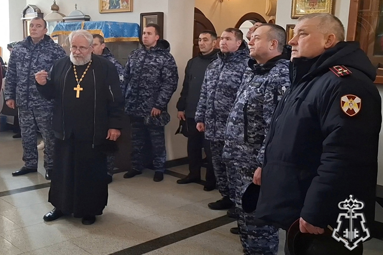 В Тюмени сотрудники вневедомственной охраны встретились с настоятелем Храма во имя преподобного Серафима Саровского