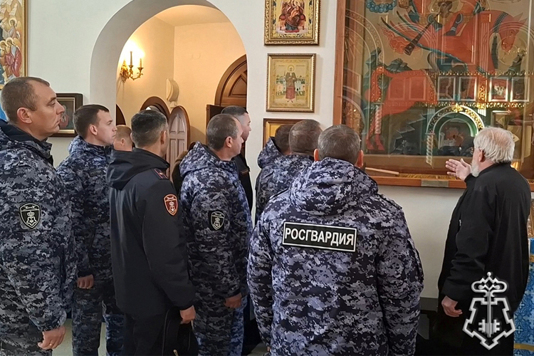 В Тюмени сотрудники вневедомственной охраны встретились с настоятелем Храма во имя преподобного Серафима Саровского