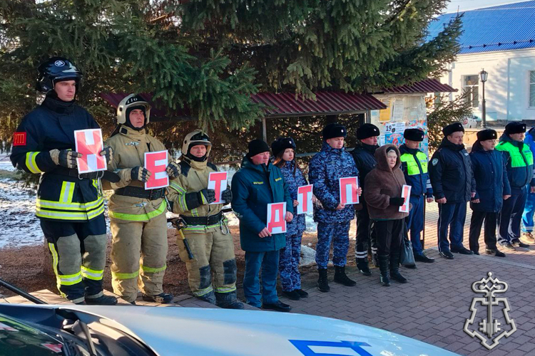 Память жертв ДТП почтили росгвардейцы в Тюменской области
