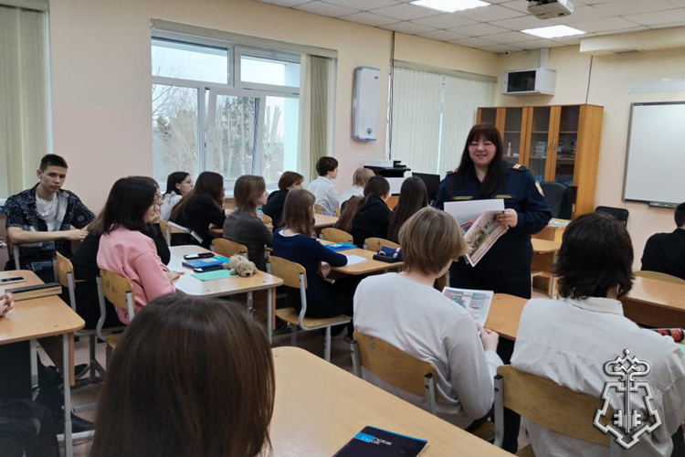 Сотрудники вневедомственной охраны провели цикл профориентационных мероприятий для тюменских старшеклассников  