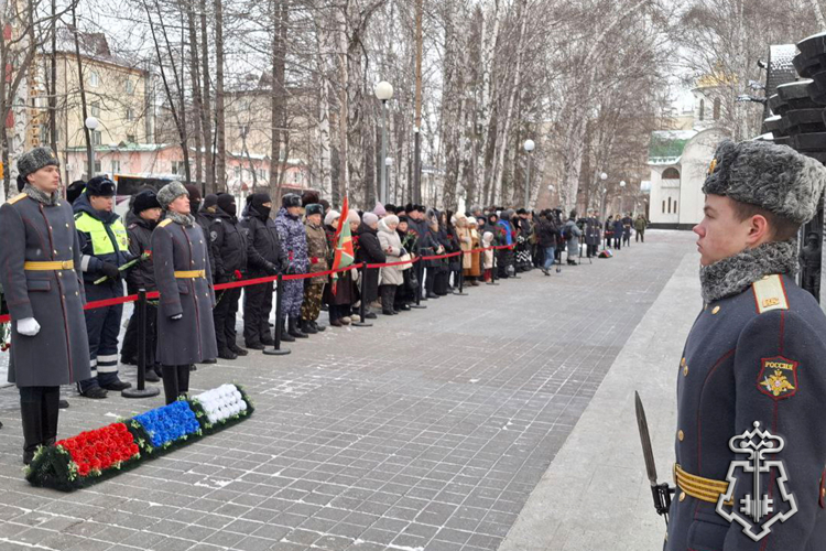 Сотрудники и ветераны вневедомственной охраны Росгвардии в Тюмени почтили память Героев