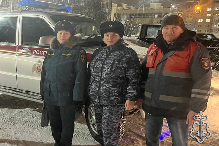 Сотрудники вневедомственной охраны Росгвардии в Тюменской области приняли участие во всероссийской ведомственной акции «Безопасный Новый год» 