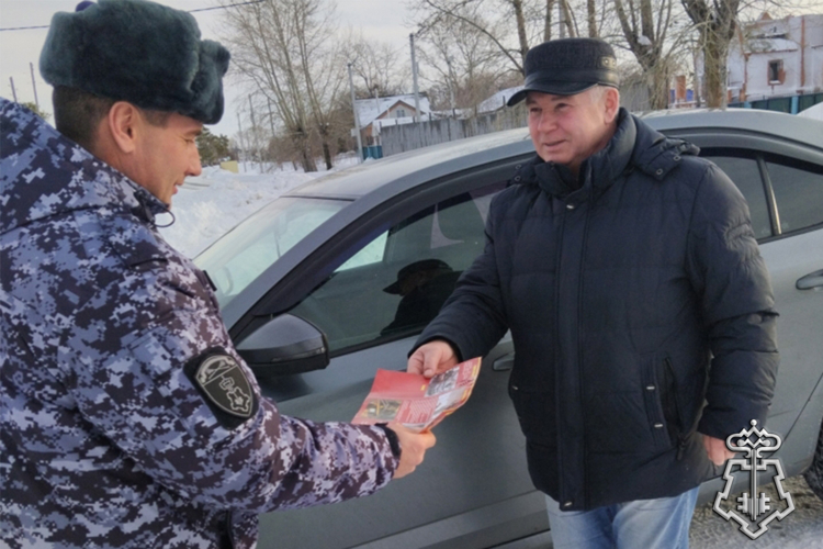 Сотрудники вневедомственной охраны Росгвардии в Тюменской области приняли участие во всероссийской ведомственной акции «Безопасный Новый год» 