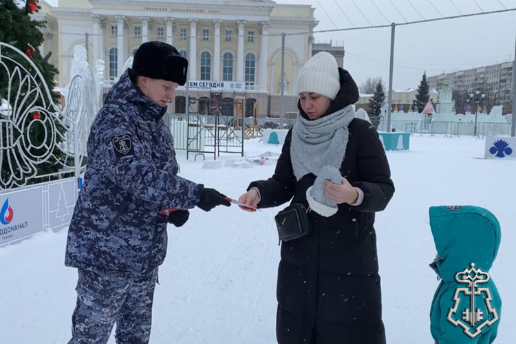 Сотрудники вневедомственной охраны Росгвардии в Тюменской области приняли участие во всероссийской ведомственной акции «Безопасный Новый год»