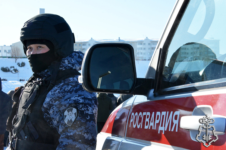 Сотрудники вневедомственной охраны Росгвардия в Тюмени приняли участие в обеспечении безопасности праздничных мероприятий Дня защитника Отечества