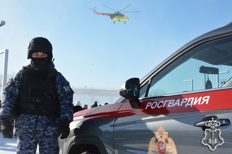 Сотрудники вневедомственной охраны Росгвардия в Тюмени приняли участие в обеспечении безопасности праздничных мероприятий Дня защитника Отечества