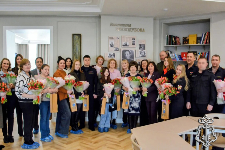 В Тюмени накануне юбилея ведомства начальник территориального управления Росгвардии встретился с семьями бойцов погибших в разные годы