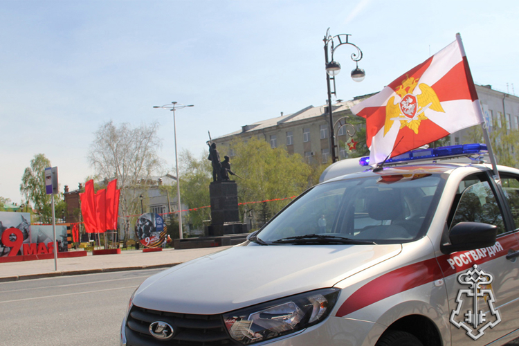 Росгвардейцы в Тюмени приняли участие в ежегодном патриотическом автопробеге «Нам дороги эти позабыть нельзя»