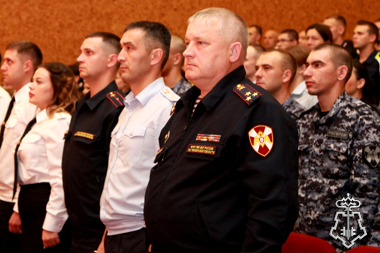 В Тюмени состоялся выпуск сотрудников вневедомственной охраны Уральского округа Росгвардии, завершивших курс профессиональной подготовки