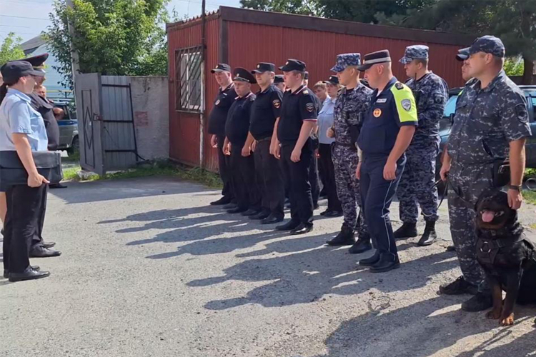 В Ялуторовском муниципальном округе росгвардейцы и полицейские провели профилактическое мероприятие