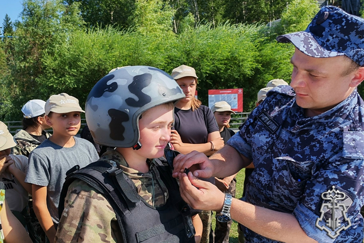 Для тобольских школьников проходят «Каникулы с Росгвардией»