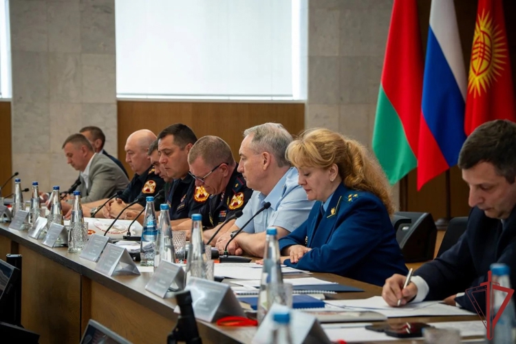 Руководитель управления вневедомственной охраны Росгвардии по Тюменской области принял участие во Всероссийском совещании-семинаре в Нижнем Новгороде