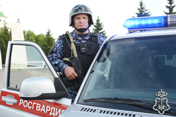 В Тюменской области сотрудники Росгвардии по горячим следам задержали подозреваемого в ночной краже со взломом