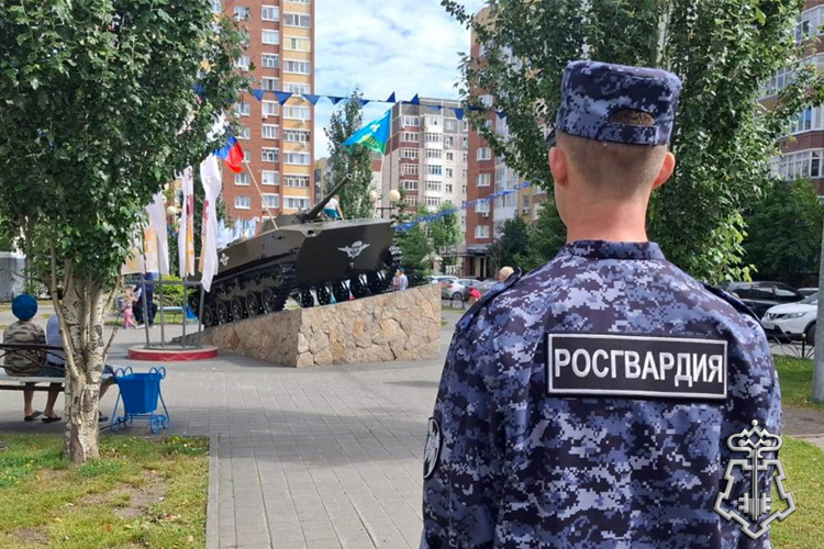Росгвардейцы обеспечили безопасность празднования Дня воздушно-десантных войск в Тюменской области