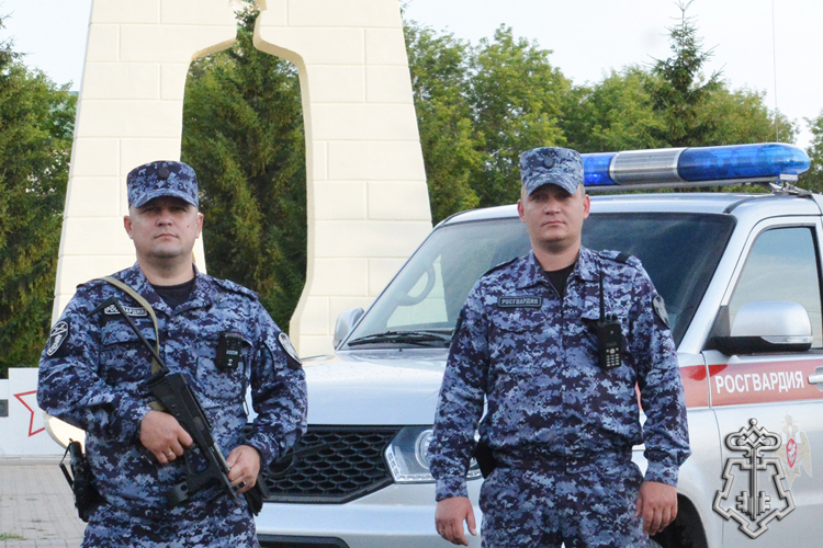 Экипаж вневедомственной охраны Росгвардии в Ишиме задержал подозреваемого в незаконном хранении наркотиков в крупном размере