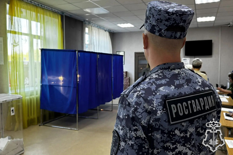 В Тюменской области росгвардейцы обеспечили безопасность Единого дня голосования